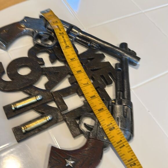 Ebros Rustic Western Molded Plastic WE DON’T CALL 911 Wall Plaque - Picture 4 of 4